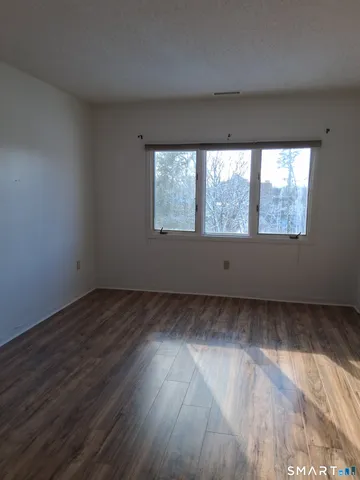 $159,900 | 75 Washington Avenue, Unit 2402, Hamden, CT 06518