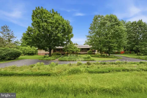 $1,100,000 | 4920 Brook Hills Drive, Annandale, VA 22003