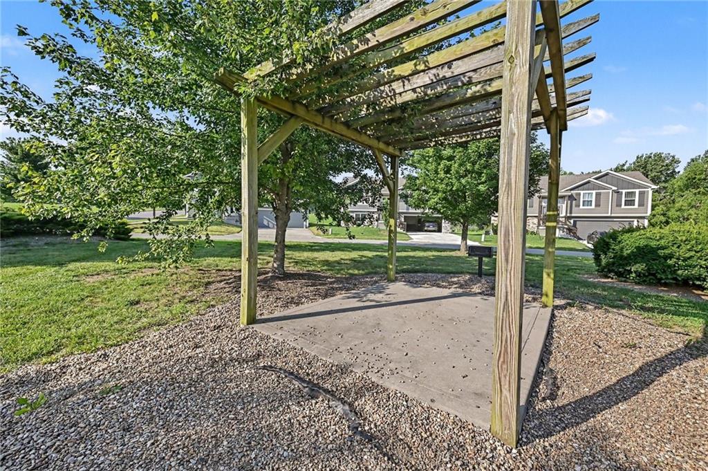 210 North Pointe Lane Raymore, MO 64083 - Photo 26 of 32