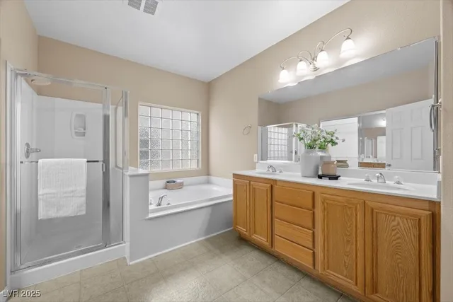 $625,000 | 121 Pettswood Drive, Henderson, NV 89002