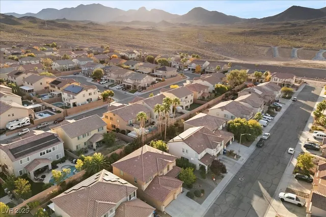 $625,000 | 121 Pettswood Drive, Henderson, NV 89002