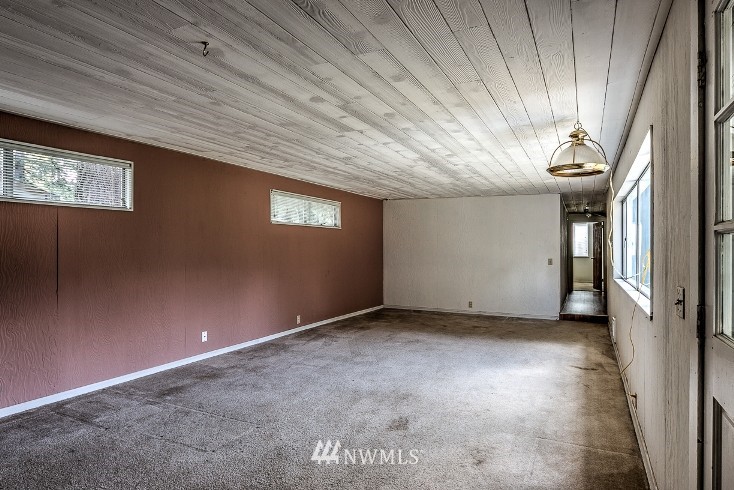 9404 232nd Street Southwest Edmonds, WA 98020 - Photo 4 of 13 Gallery Image 4