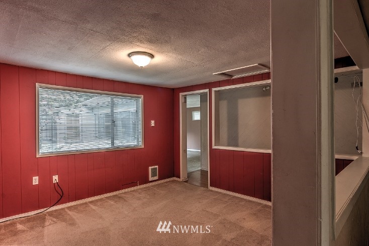 9404 232nd Street Southwest Edmonds, WA 98020 - Photo 6 of 13 Gallery Image 6