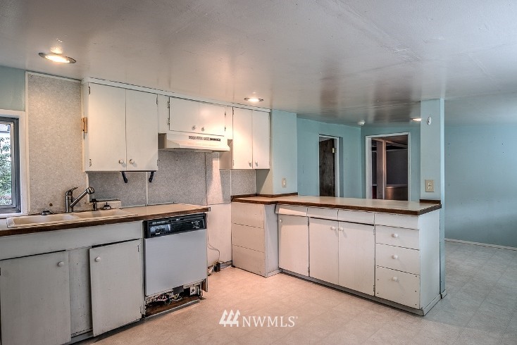 9404 232nd Street Southwest Edmonds, WA 98020 - Photo 8 of 13 Gallery Image 8