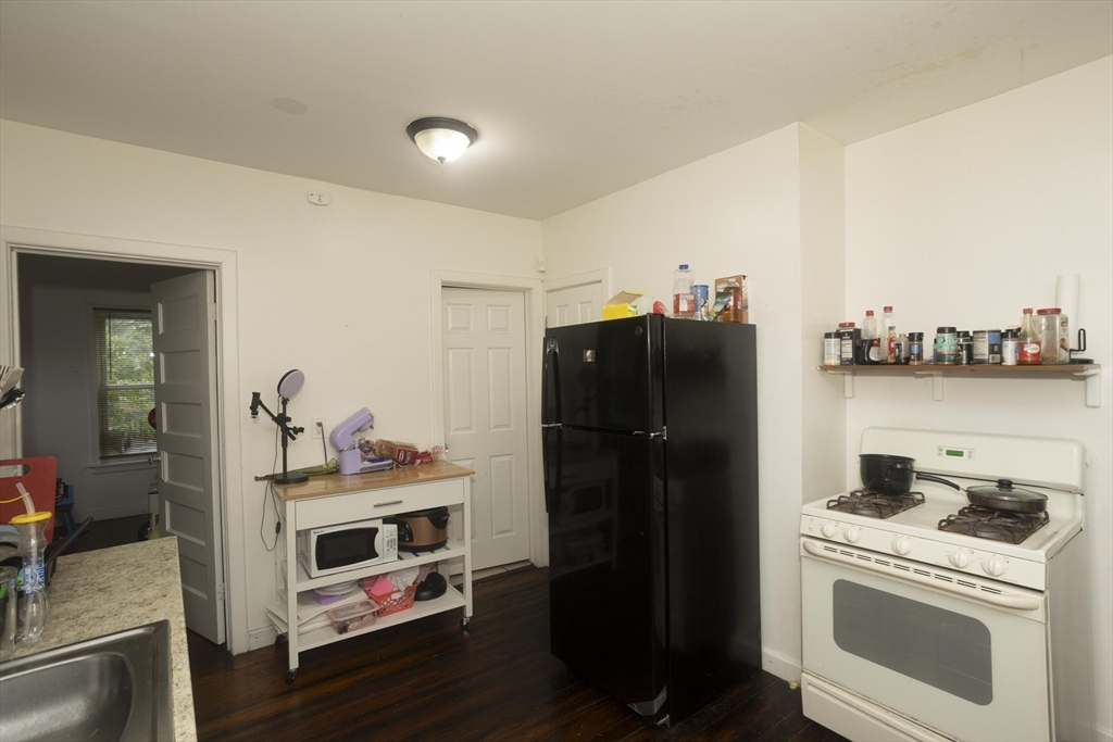 10 Monroe Street Springfield, MA 01109 - Photo 10 of 36