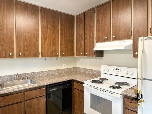 $1,595 | 2200 Woodside Lane, Unit 5, Sacramento, CA 95825