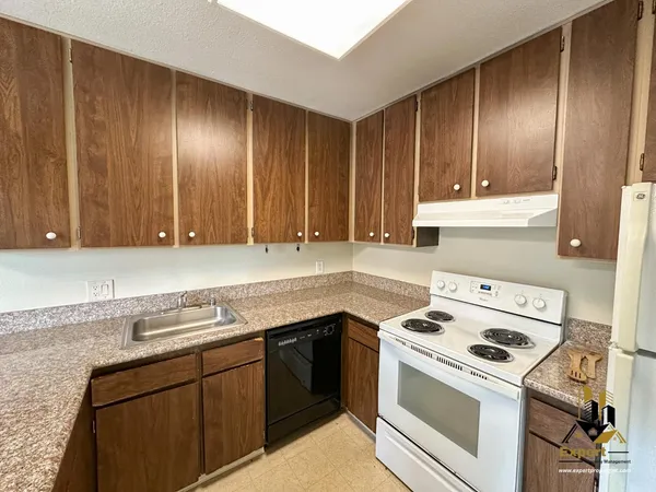 $1,595 | 2200 Woodside Lane, Unit 5, Sacramento, CA 95825