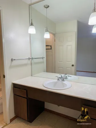 $1,595 | 2200 Woodside Lane, Unit 5, Sacramento, CA 95825