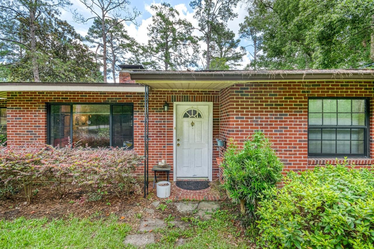 1813 High Road Tallahassee, FL 32303 - Photo 2 of 38