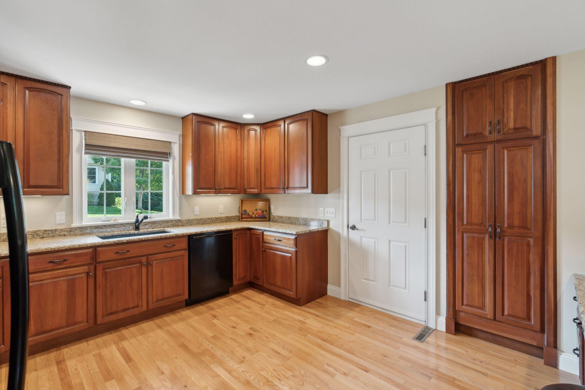 12 Goose Ledge Road, Unit 12 Cumberland Foreside, ME 04110 - Photo 10 of 45 16_DSC06800
