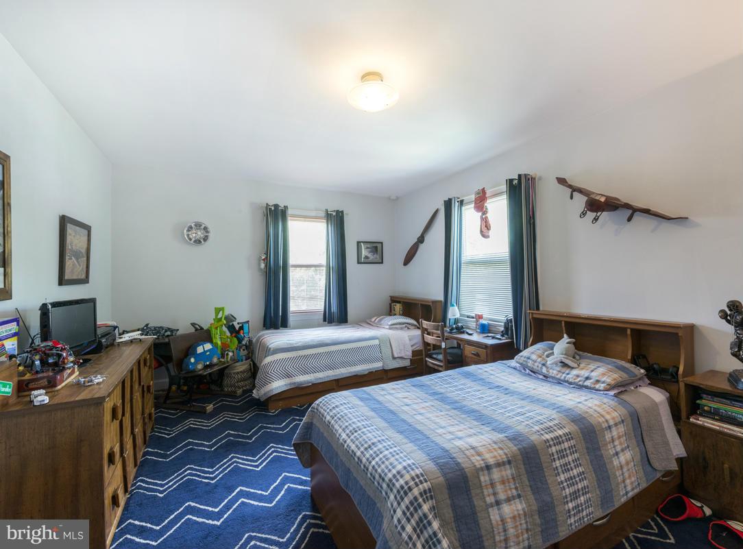 1312 Leegate Road Northwest Washington, DC 20012 - Photo 22 of 30 a bedroom with bed and a potted plant