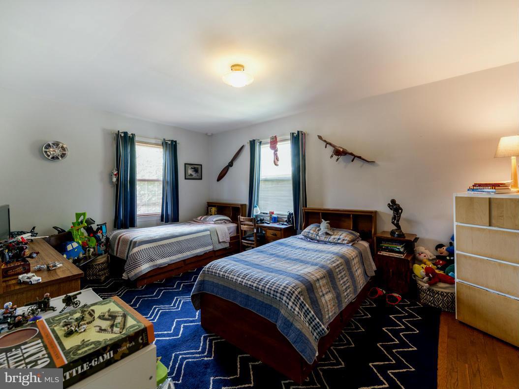 1312 Leegate Road Northwest Washington, DC 20012 - Photo 23 of 30 a bedroom with two beds and a potted plant
