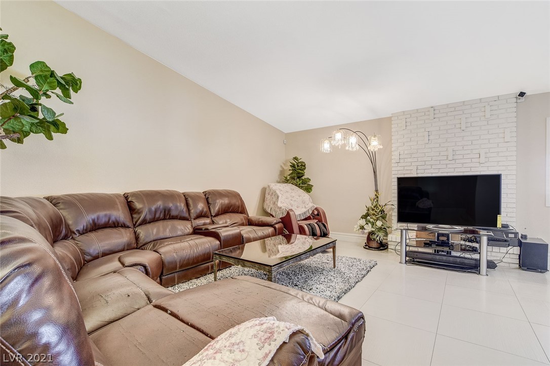 6632 Turina Road Las Vegas, NV 89146 - Photo 5 of 46 Gallery Image 5