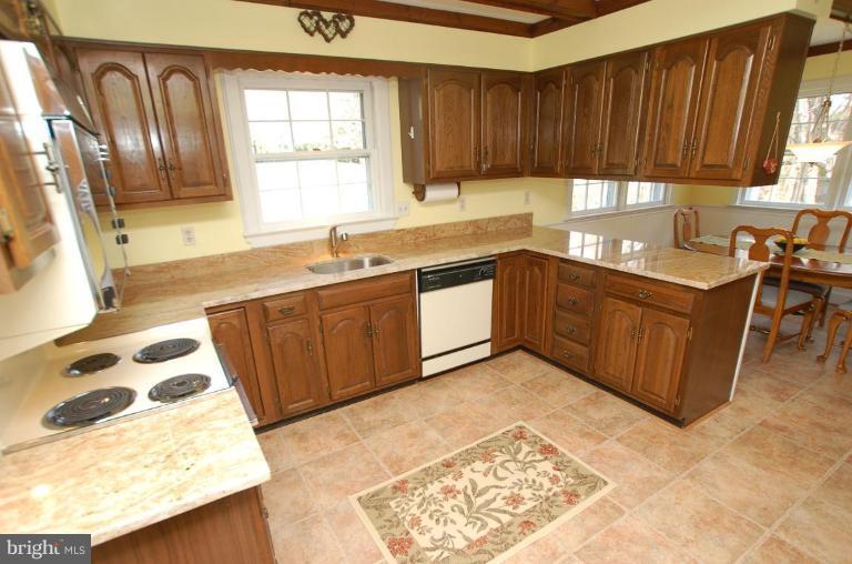 2823 Rifle Ridge Road Oakton, VA 22124 - Photo 15 of 30 Kitchen #2