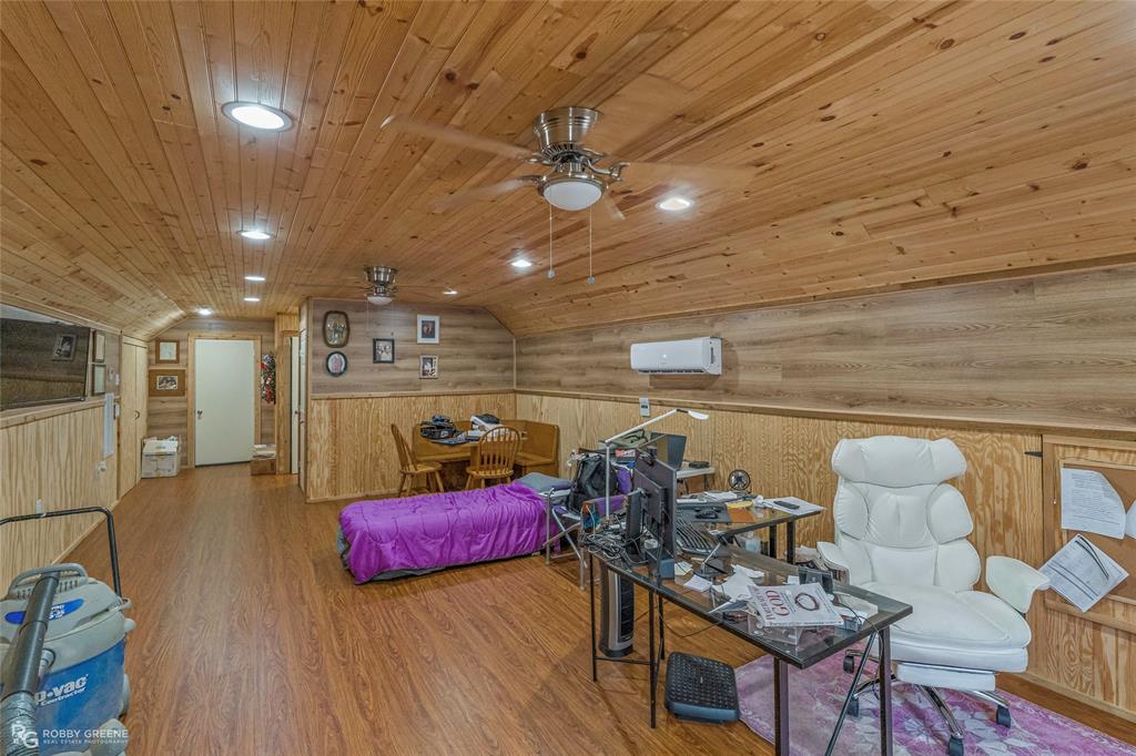 8260 Mira Myrtis Road Rodessa, LA 71069 - Photo 33 of 36 a living room with furniture