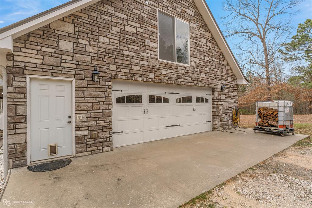 8260 Mira Myrtis Road Rodessa, LA 71069 - Photo 10 of 36 a view of car garage