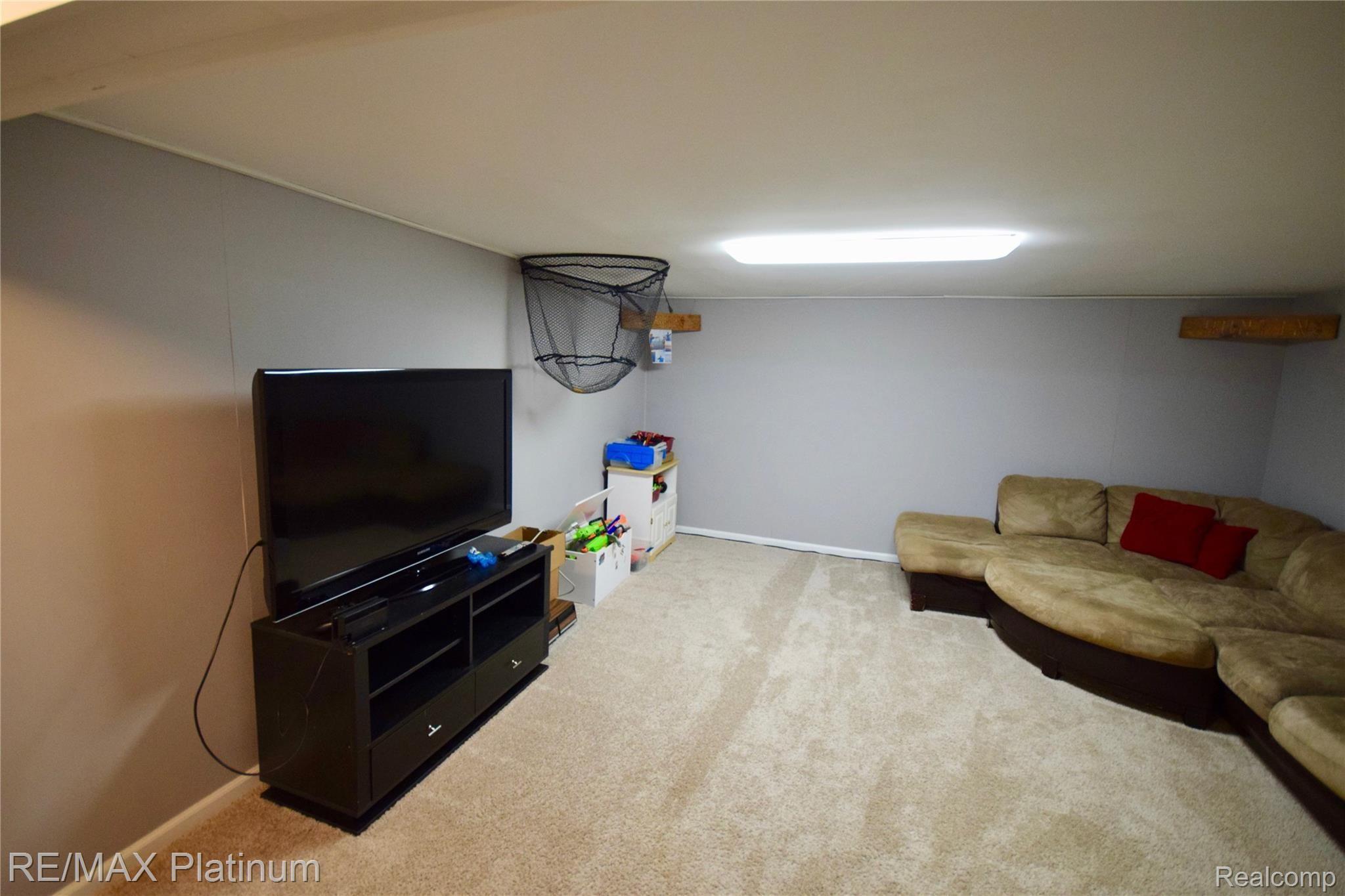 413 Holland Road Flushing, MI 48433 - Photo 31 of 46 DSC_0926.jpg