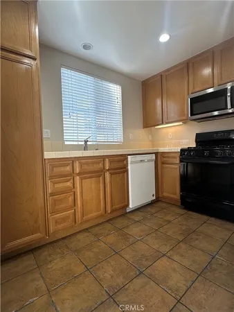 $3,900 | 47 Flowerbud, Irvine, CA 92603