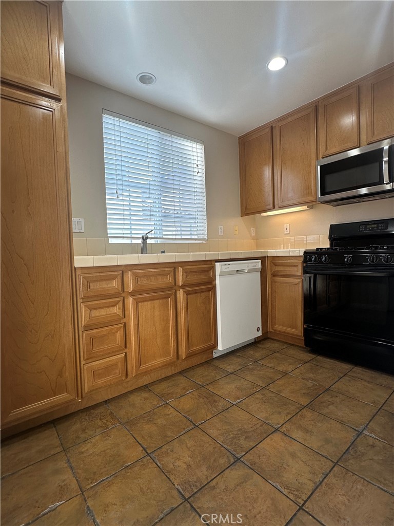 47 Flowerbud Irvine, CA 92603 - Photo 9 of 27