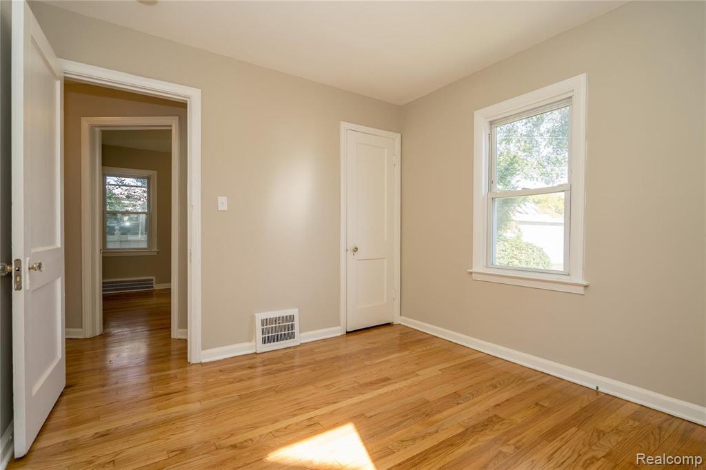 24844 Landau Center Line, MI 48015 - Photo 32 of 58