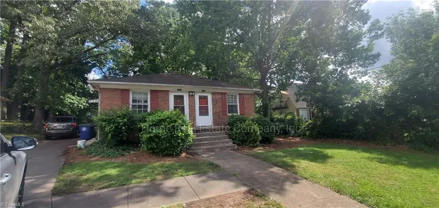 $895 | 1124 West Academy Street, Winston-Salem, NC 27101