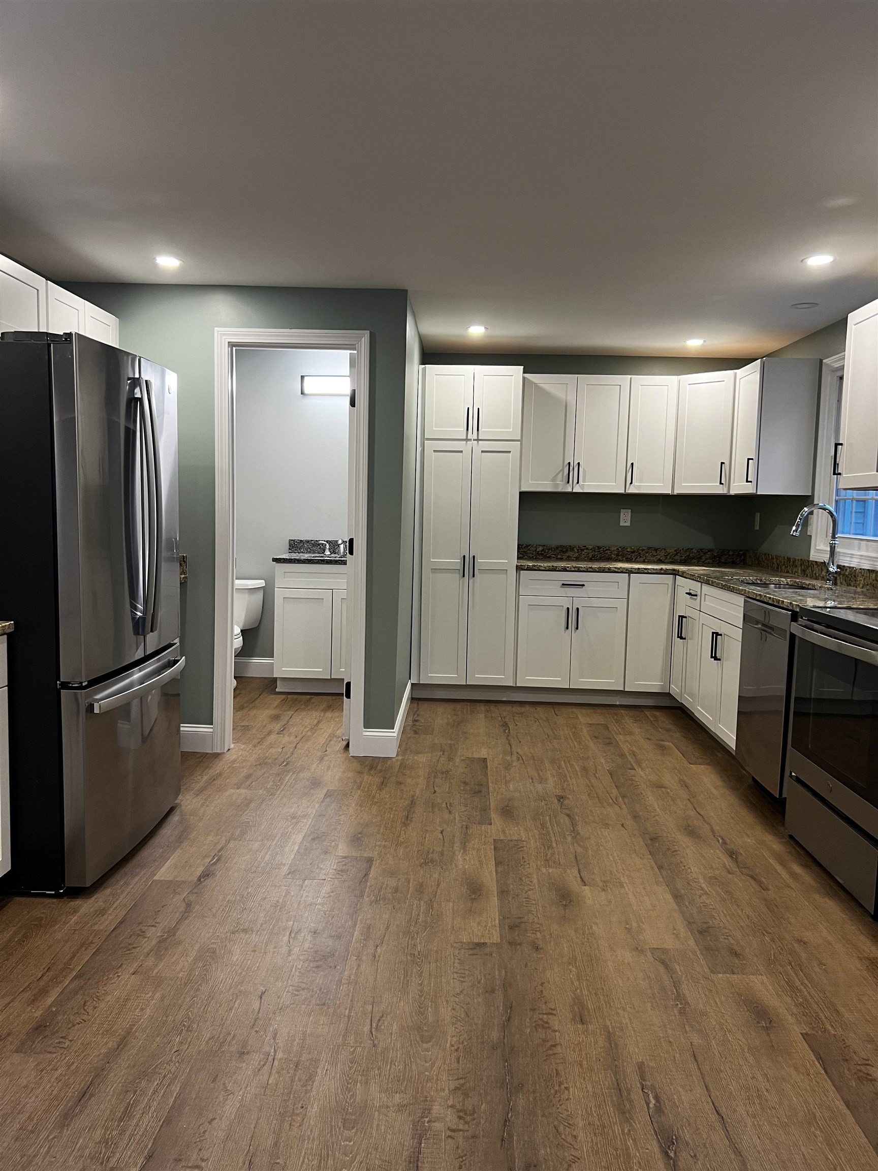 16 Boulder Drive, Unit B Hudson, NH 03051 - Photo 3 of 30