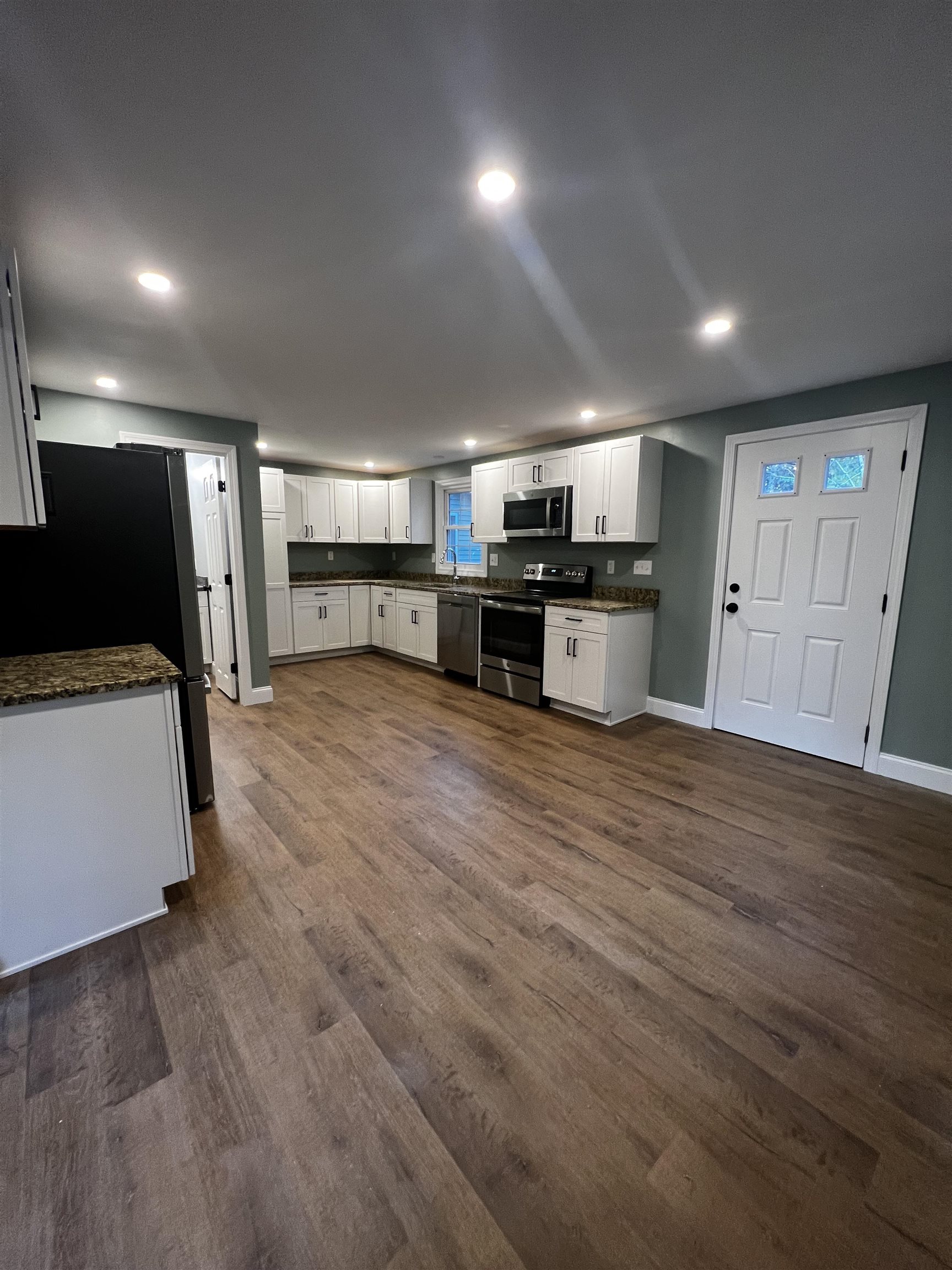 16 Boulder Drive, Unit B Hudson, NH 03051 - Photo 4 of 30