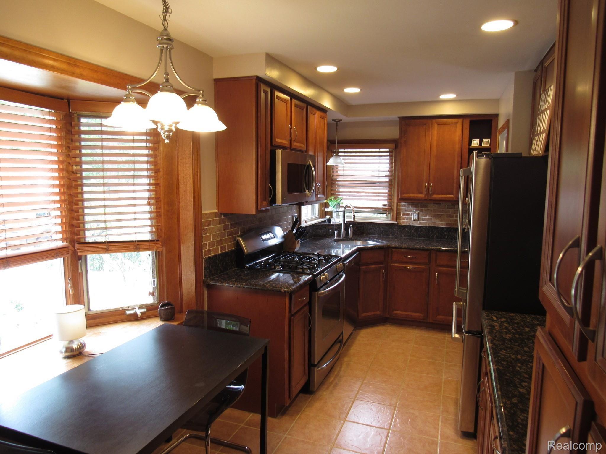 2090 Manchester Road Birmingham, MI 48009 - Photo 15 of 36 2090 MANCHESTER BIRMINGHAM (74).JPG