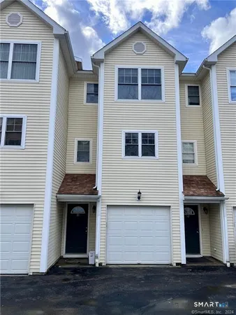 $1,850 | 527 West Thames Street, Unit 10, Norwich, CT 06360