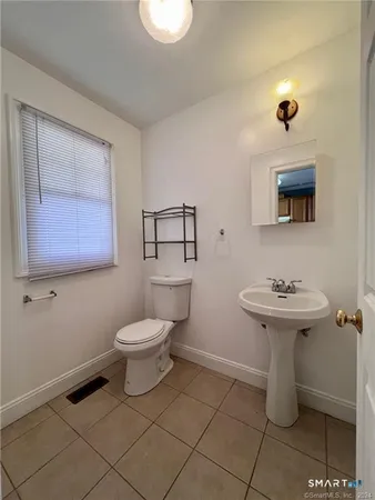 $1,850 | 527 West Thames Street, Unit 10, Norwich, CT 06360