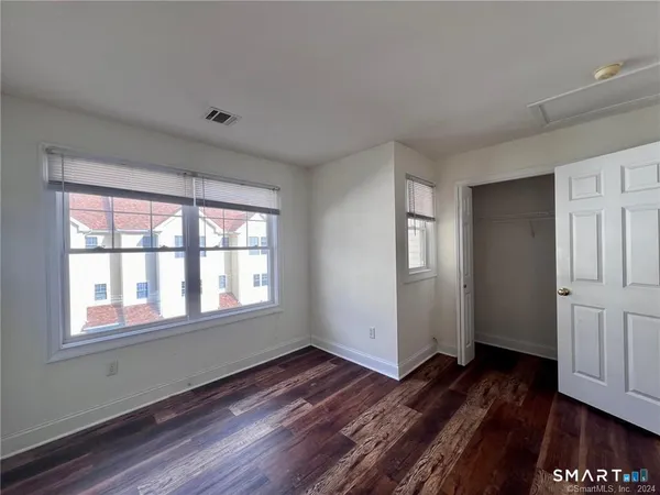 $1,850 | 527 West Thames Street, Unit 10, Norwich, CT 06360