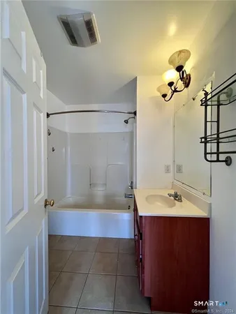 $1,850 | 527 West Thames Street, Unit 10, Norwich, CT 06360