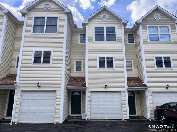 $1,850 | 527 West Thames Street, Unit 10, Norwich, CT 06360