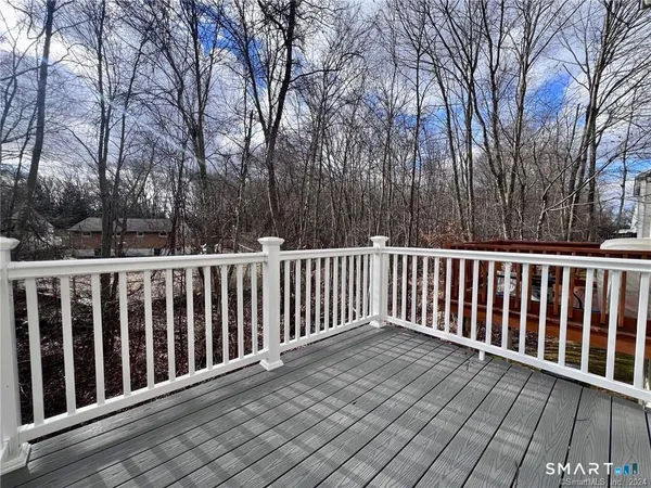 $1,850 | 527 West Thames Street, Unit 10, Norwich, CT 06360