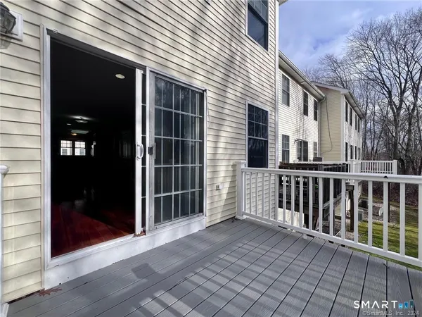 $1,850 | 527 West Thames Street, Unit 10, Norwich, CT 06360
