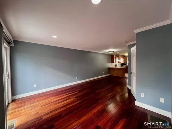 $1,850 | 527 West Thames Street, Unit 10, Norwich, CT 06360