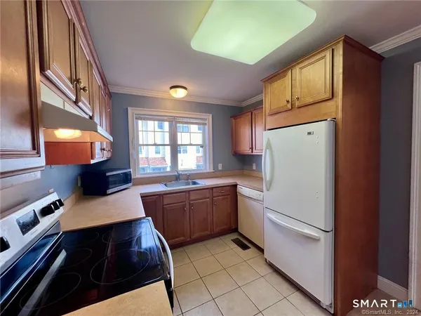 $1,850 | 527 West Thames Street, Unit 10, Norwich, CT 06360