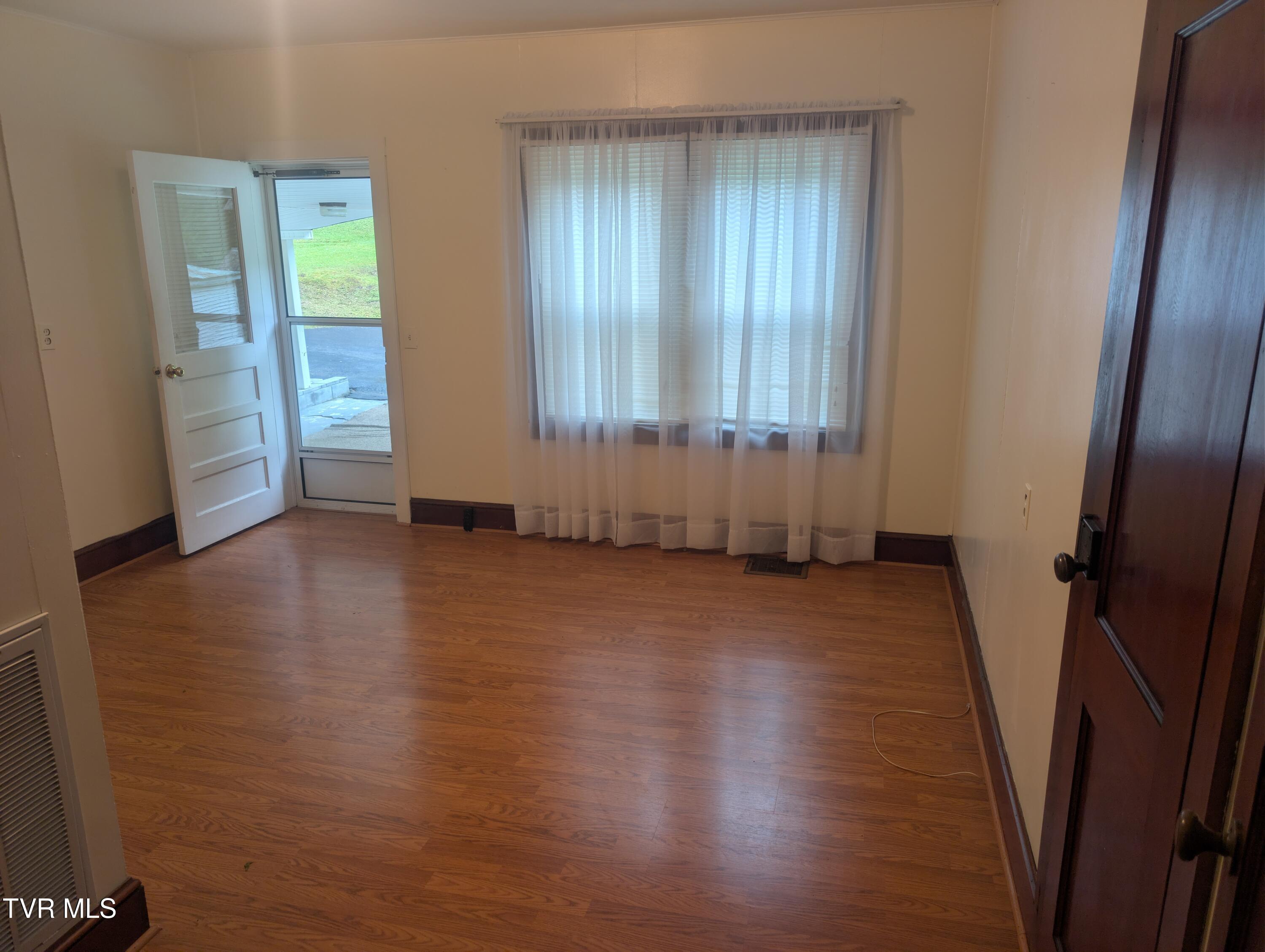 9912 Sandlick Road Bee, VA 24217 - Photo 14 of 26 PXL_20260521_224447627