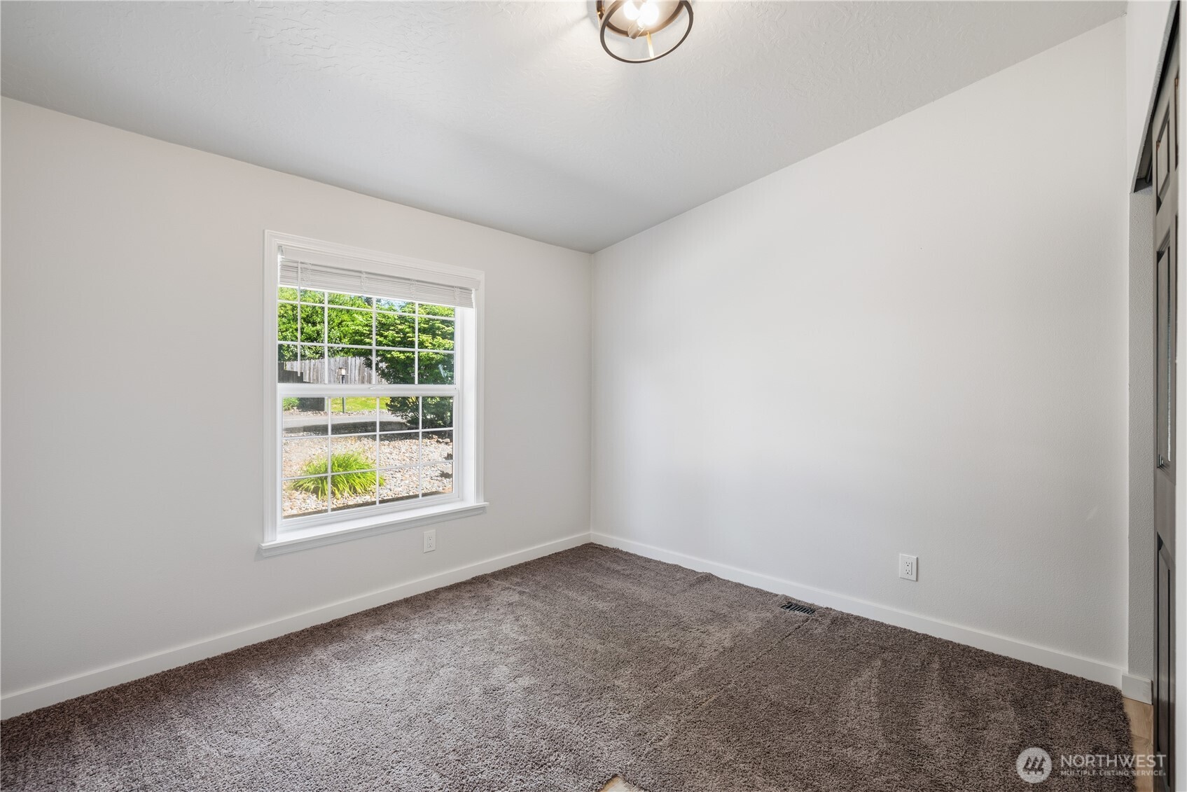 105 Robin Court Longview, WA 98632 - Photo 16 of 28