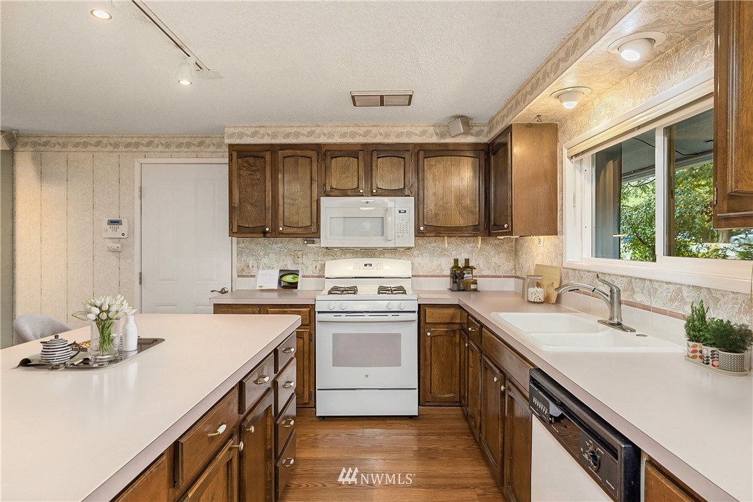 2287 Yew Street Road Bellingham, WA 98229 - Photo 11 of 38