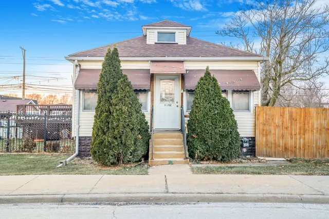 $190,000 | 13302 South Avenue O, Chicago, IL 60633