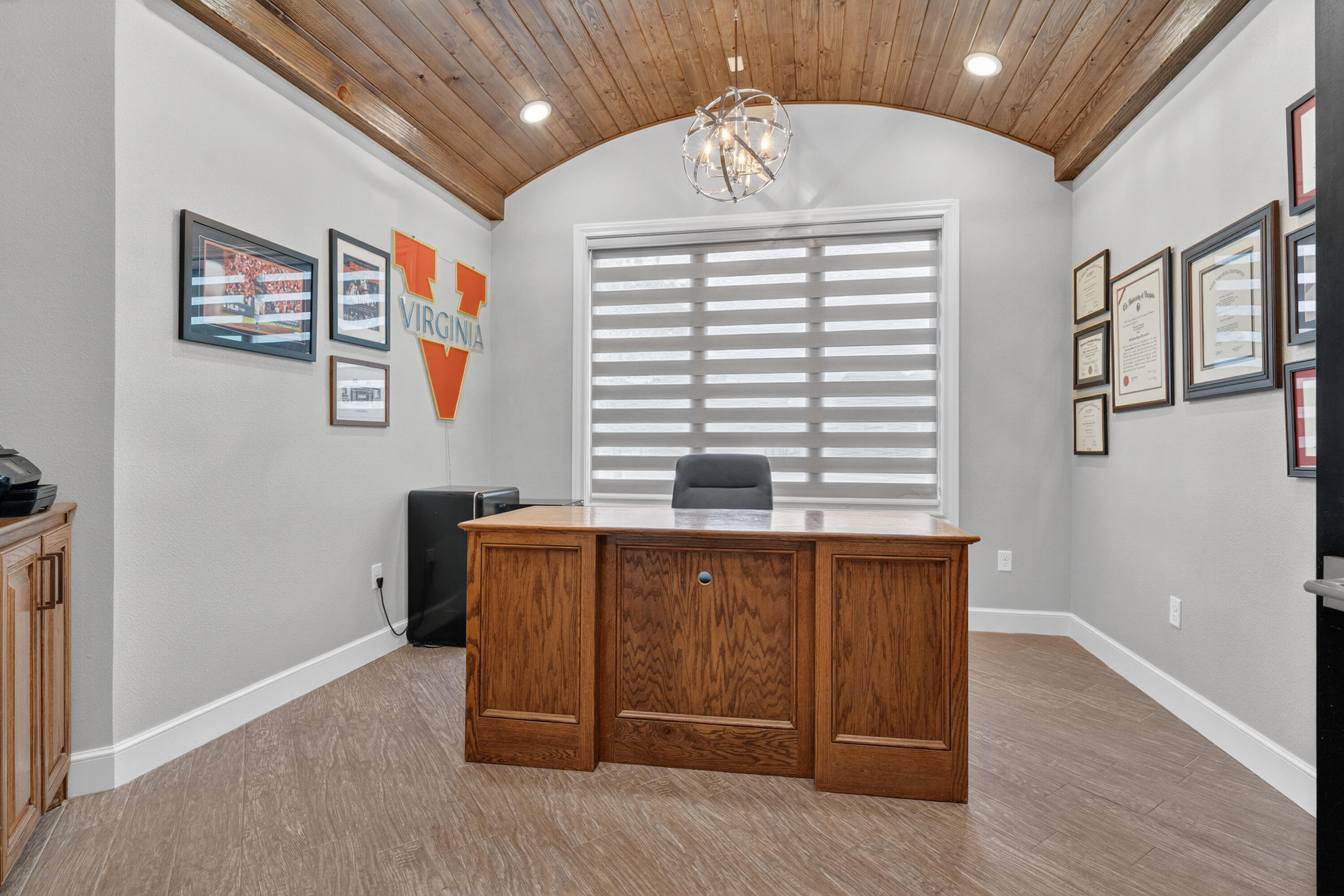 4003 140th Street Lubbock, TX 79423 - Photo 36 of 50 a room with furniture and window