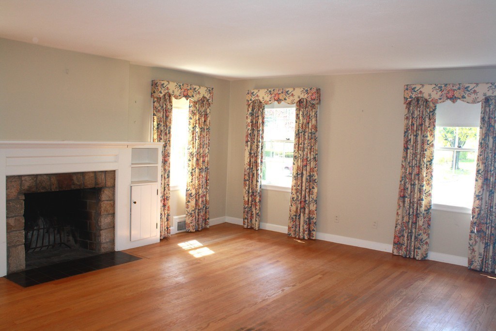 1517 Plumtree Road Springfield, MA 01119 - Photo 9 of 30 Gallery Image 9