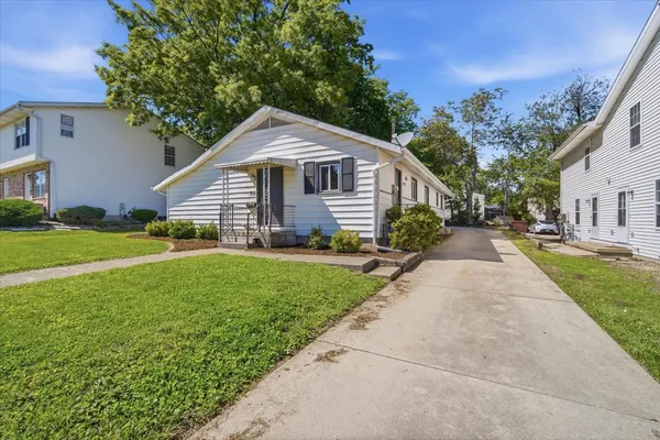 $220,000 | 506 East College Avenue, Normal, IL 61761