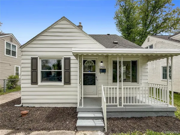 $178,000 | 24610 Parklawn Street, Oak Park, MI 48237