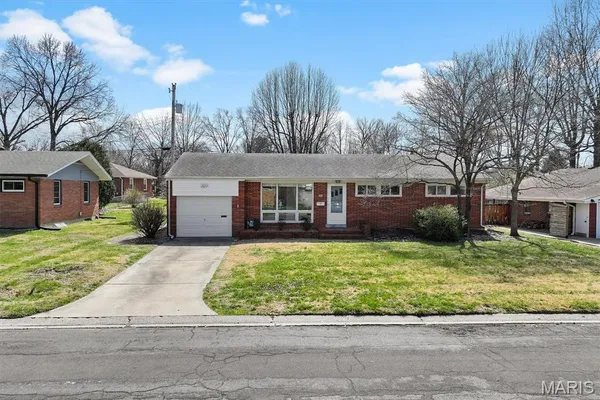 $249,000 | 628 Roanoke Drive, Edwardsville, IL 62025