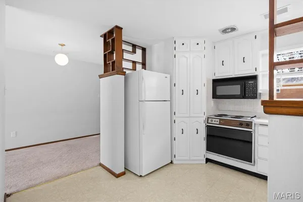 $249,000 | 628 Roanoke Drive, Edwardsville, IL 62025