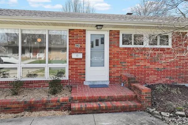 $249,000 | 628 Roanoke Drive, Edwardsville, IL 62025