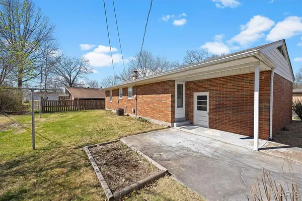 $249,000 | 628 Roanoke Drive, Edwardsville, IL 62025
