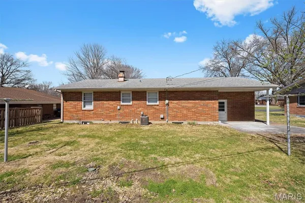 $249,000 | 628 Roanoke Drive, Edwardsville, IL 62025